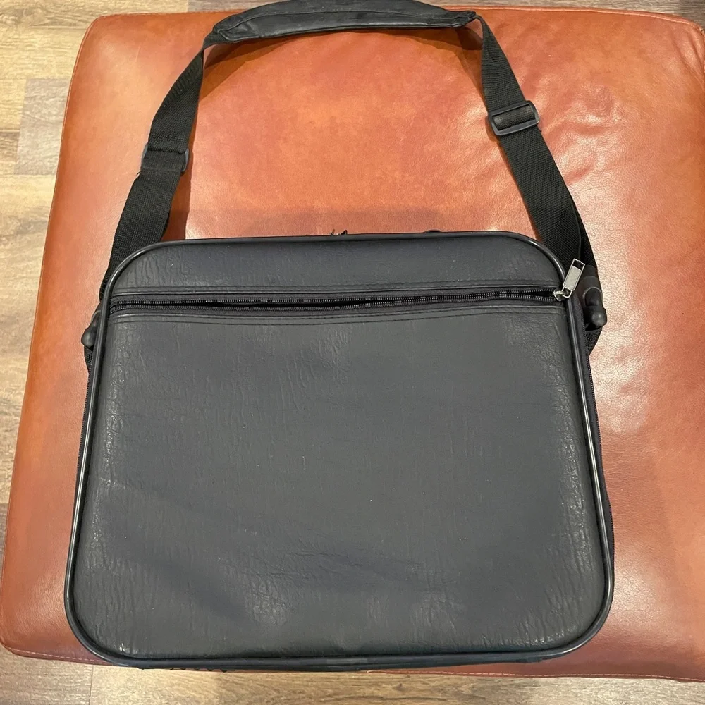 Briefcase Shoulder Bag! Messenger laptop bag for travel/ business/school.